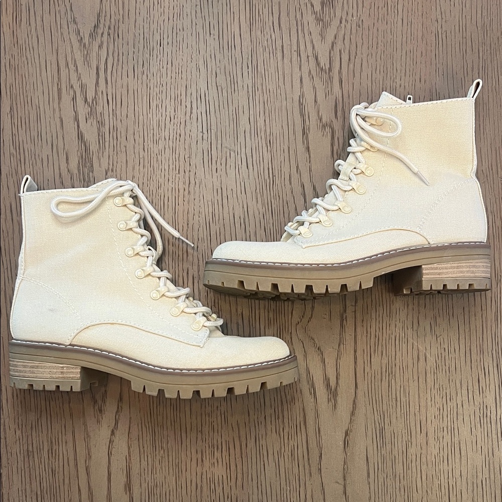Universal Threads Cream Lace-Up Combat Boots Women’s 7.5
